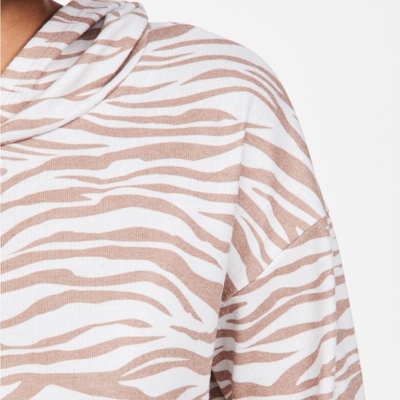 Onzie Weekend Cropped Hoddie Camel Zebra Print - Picture 5 of 10